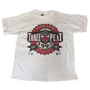 Vtg Chicago Bulls Three Peat NBA Finals T-shirt XL